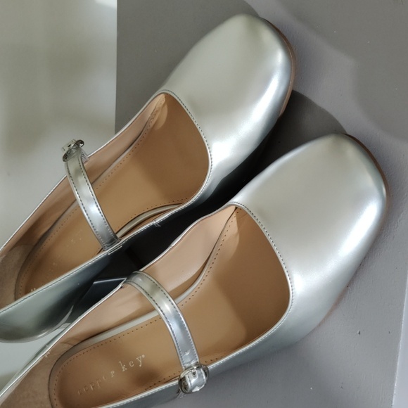 Copper Key Tinsel Patent Mary Jane Pumps in silver - Picture 3 of 12
